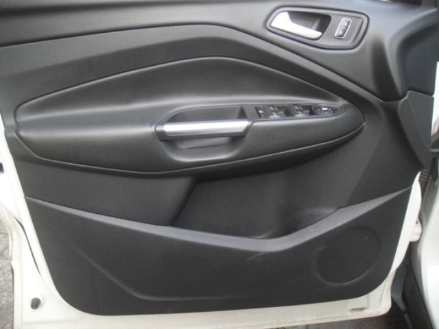 14 Kuga 1.6t 白~2WD 時尚經典版~電尾門.全景天窗.少跑.車美極新!  第13張相片