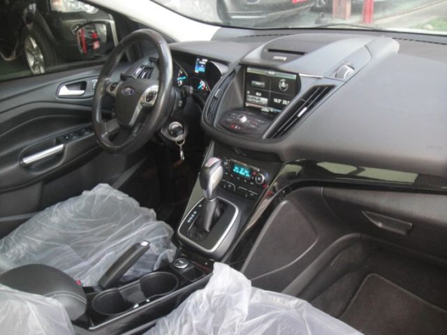 14 Kuga 1.6t 白~2WD 時尚經典版~電尾門.全景天窗.少跑.車美極新!  第14張相片
