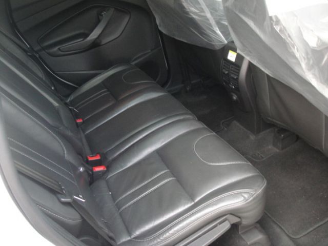 14 Kuga 1.6t 白~2WD 時尚經典版~電尾門.全景天窗.少跑.車美極新!  第15張相片