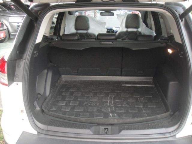 14 Kuga 1.6t 白~2WD 時尚經典版~電尾門.全景天窗.少跑.車美極新!  第16張相片