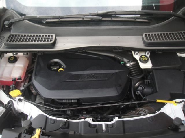 14 Kuga 1.6t 白~2WD 時尚經典版~電尾門.全景天窗.少跑.車美極新!  第20張相片