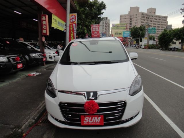 20 M7 2.2t 白 智能影音八人坐~祇跑6.4萬公里.車況極新很美!  第1張相片