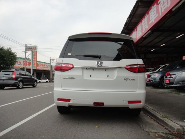 20 M7 2.2t 白 智能影音八人坐~祇跑6.4萬公里.車況極新很美!  第5張相片