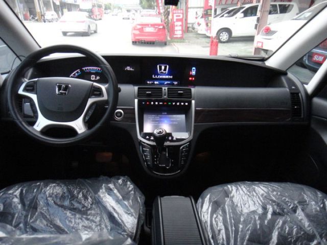 20 M7 2.2t 白 智能影音八人坐~祇跑6.4萬公里.車況極新很美!  第9張相片