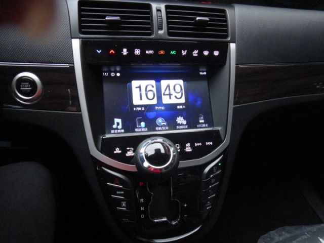 20 M7 2.2t 白 智能影音八人坐~祇跑6.4萬公里.車況極新很美!  第12張相片