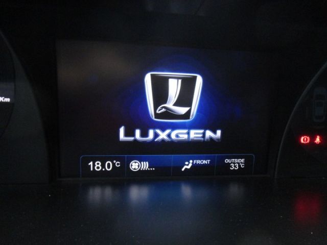 20 M7 2.2t 白 智能影音八人坐~祇跑6.4萬公里.車況極新很美!  第13張相片