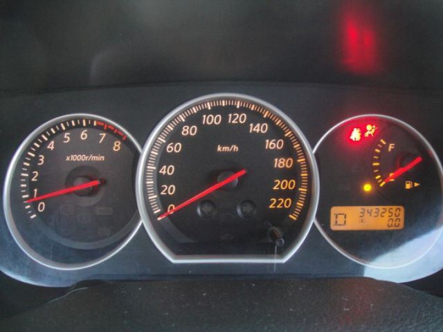 09 bluebird 2.0 銀~便宜代步車!  第12張相片