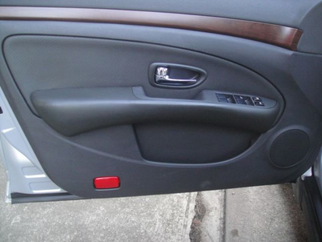 09 bluebird 2.0 銀~便宜代步車!  第13張相片