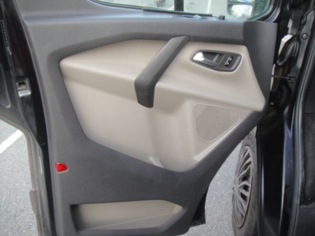 14  Tourneo Custom 2.2t 棕~柴油.九人座!  第15張相片