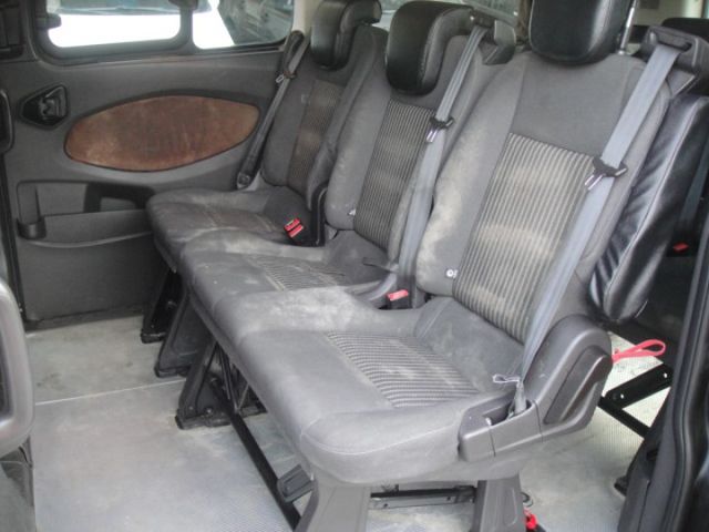 14  Tourneo Custom 2.2t 棕~柴油.九人座!  第17張相片