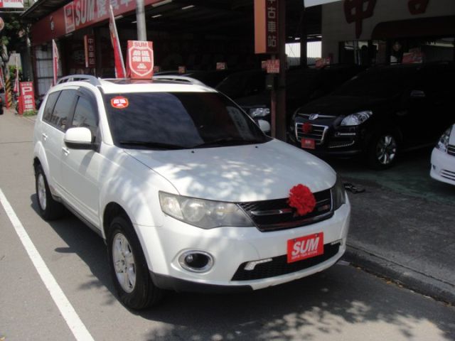 11 Outlander 2.4 2WD 豪華型~白.很省油.車極美--好開!  第2張相片