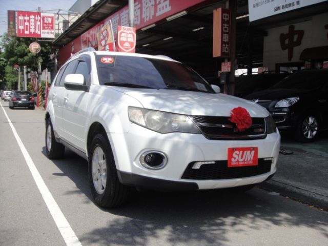 11 Outlander 2.4 2WD 豪華型~白.很省油.車極美--好開!  第3張相片