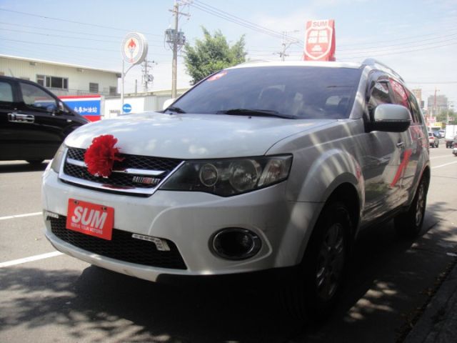 11 Outlander 2.4 2WD 豪華型~白.很省油.車極美--好開!  第4張相片