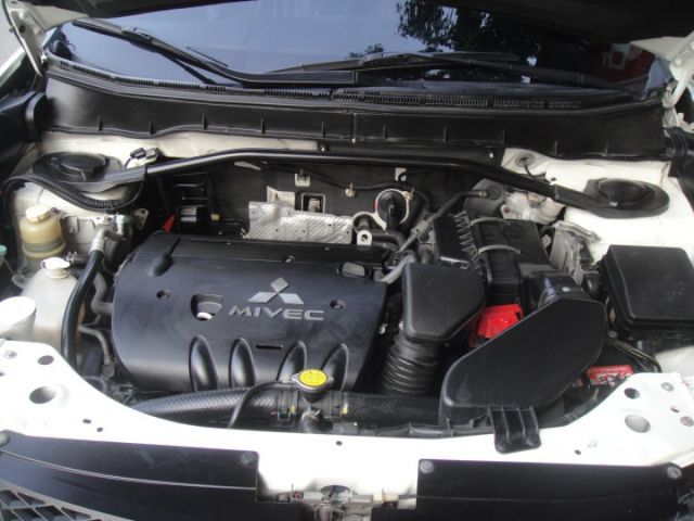 11 Outlander 2.4 2WD 豪華型~白.很省油.車極美--好開!  第16張相片