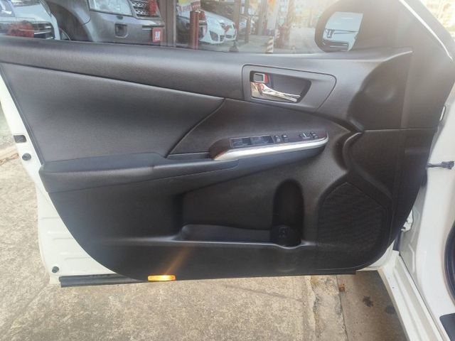 15 Camry 2.0 白~女用車.車極美!  第10張相片