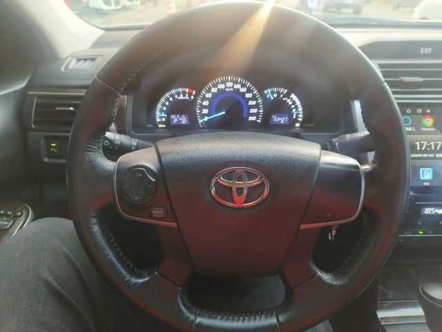 15 Camry 2.0 白~女用車.車極美!  第12張相片