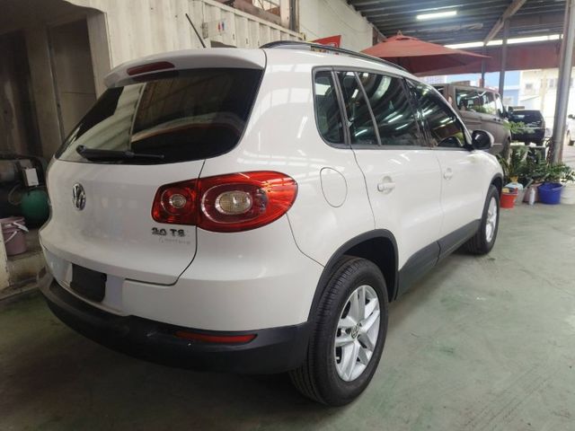 11 Tiguan 2.0 TSi 白~四輪驅動.六安.7速DSG.車極美!  第5張相片