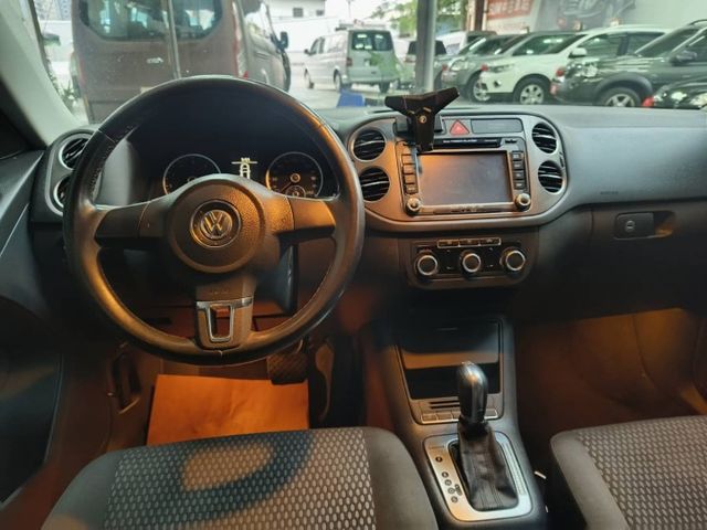 11 Tiguan 2.0 TSi 白~四輪驅動.六安.7速DSG.車極美!  第8張相片