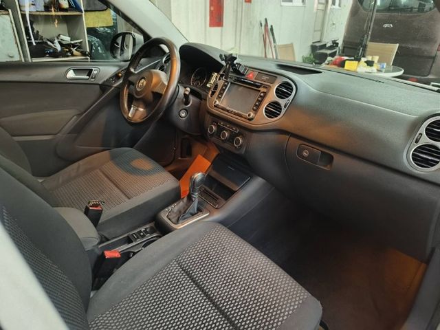 11 Tiguan 2.0 TSi 白~四輪驅動.六安.7速DSG.車極美!  第9張相片