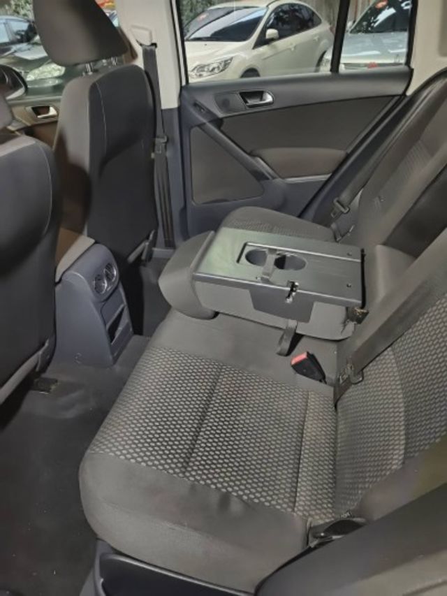 11 Tiguan 2.0 TSi 白~四輪驅動.六安.7速DSG.車極美!  第10張相片