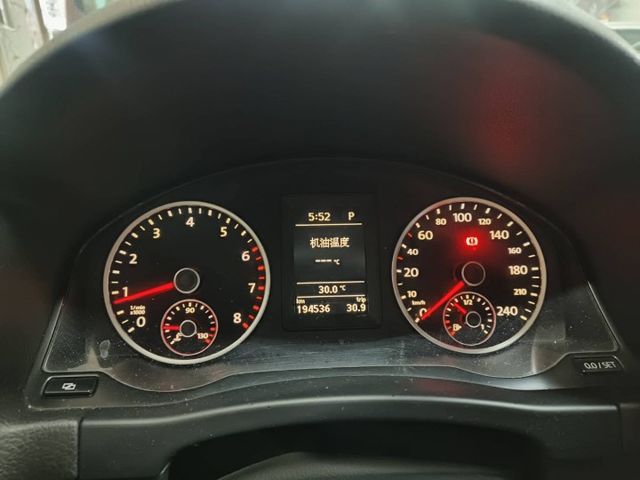 11 Tiguan 2.0 TSi 白~四輪驅動.六安.7速DSG.車極美!  第12張相片