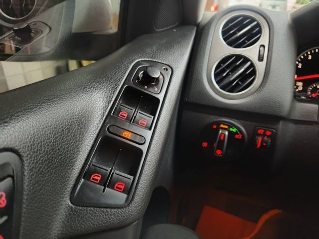 11 Tiguan 2.0 TSi 白~四輪驅動.六安.7速DSG.車極美!  第16張相片