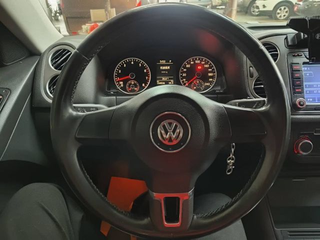 11 Tiguan 2.0 TSi 白~四輪驅動.六安.7速DSG.車極美!  第17張相片