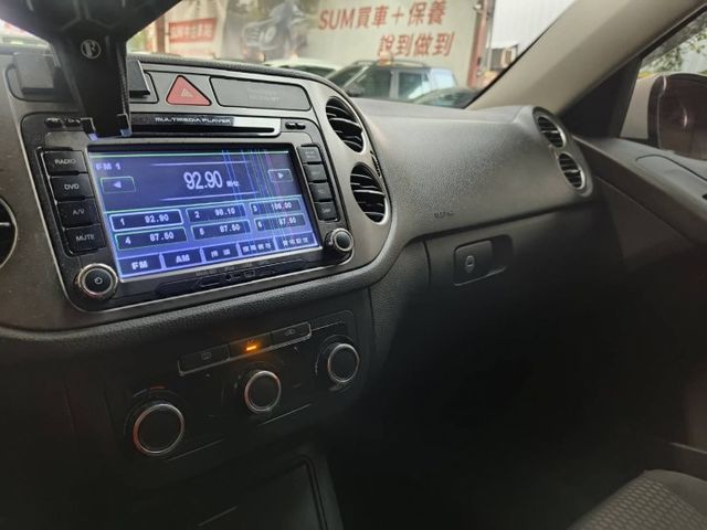 11 Tiguan 2.0 TSi 白~四輪驅動.六安.7速DSG.車極美!  第20張相片