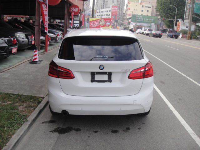 14 BMW 218i 白/黑~總代理.小姐車.祇跑11萬公里.新!  第6張相片