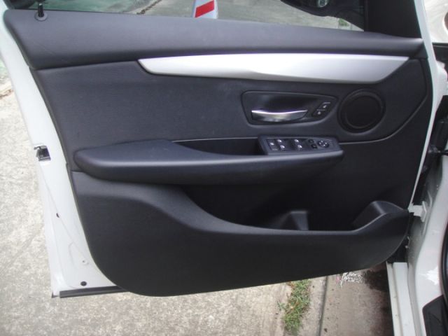 14 BMW 218i 白/黑~總代理.小姐車.祇跑11萬公里.新!  第14張相片