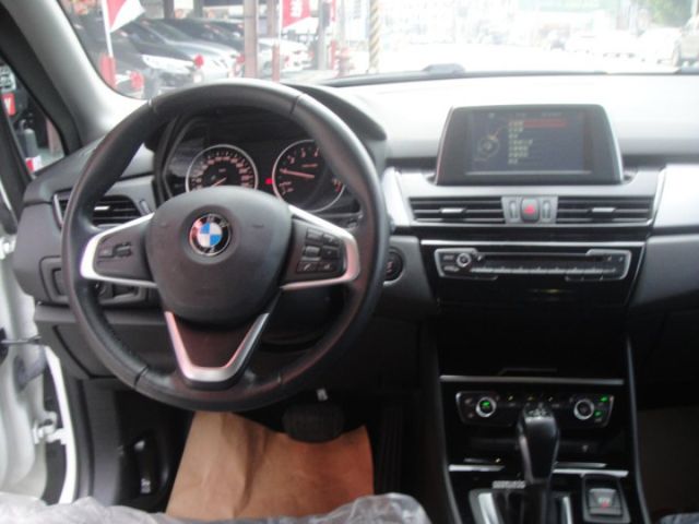 14 BMW 218i 白/黑~總代理.小姐車.祇跑11萬公里.新!  第15張相片