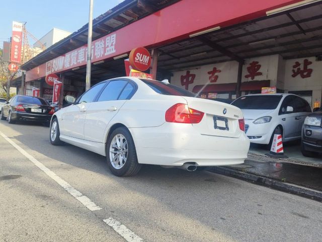 10 BMW 320 白~ 小姐用.一手車.祇跑12.4萬km.極美!  第4張相片