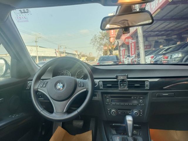 10 BMW 320 白~ 小姐用.一手車.祇跑12.4萬km.極美!  第7張相片