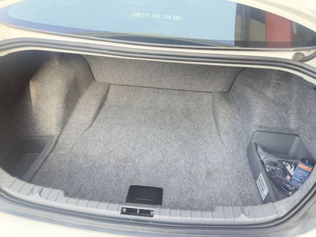 10 BMW 320 白~ 小姐用.一手車.祇跑12.4萬km.極美!  第11張相片