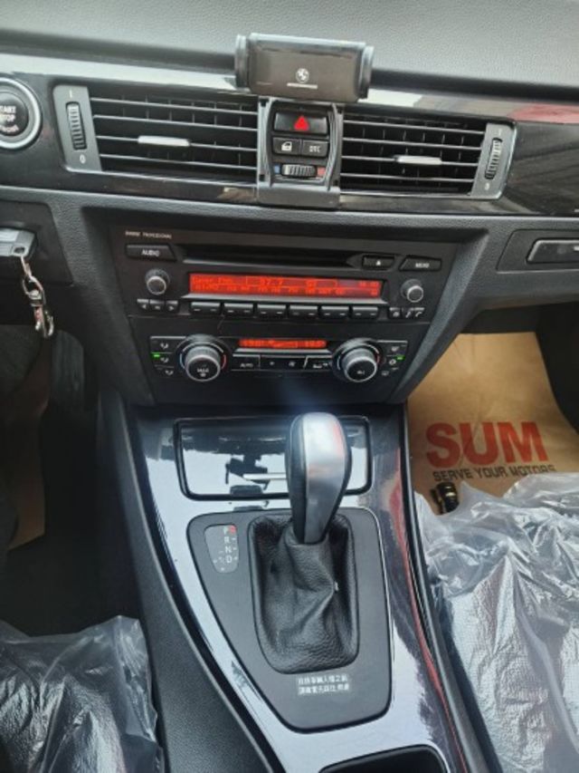 10 BMW 320 白~ 小姐用.一手車.祇跑12.4萬km.極美!  第18張相片