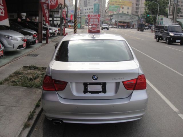 09 BMW 320 2.0 改款後新款2010~銀/黑 汎德公司車. 仕女車. 車極美!  第4張相片