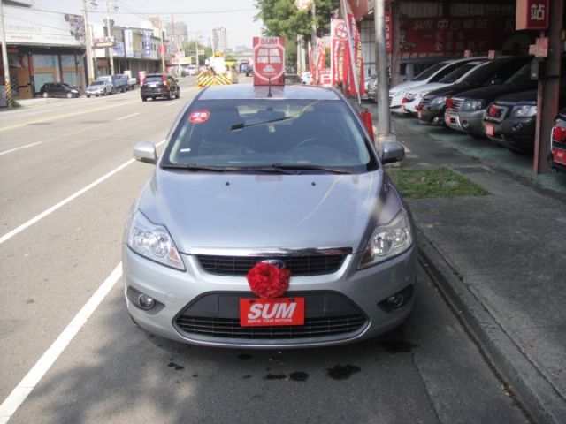 11 Focus 1.8 五門 銀~女用車.車極美!  第1張相片