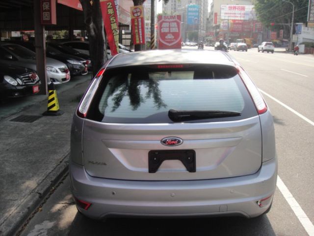 11 Focus 1.8 五門 銀~女用車.車極美!  第4張相片