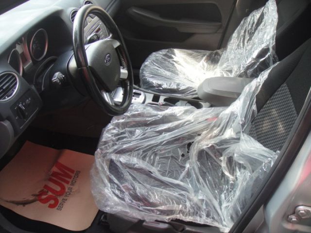 11 Focus 1.8 五門 銀~女用車.車極美!  第13張相片