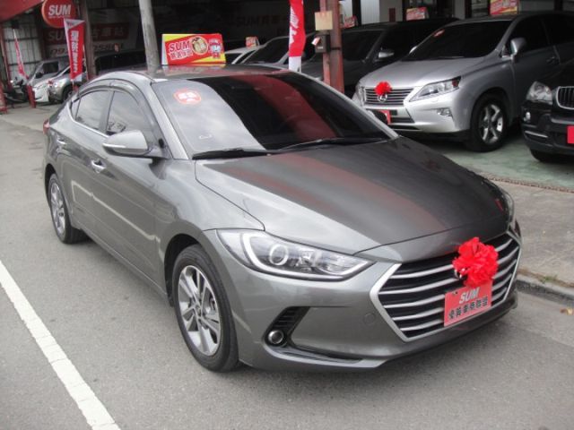 18 Hyundai Elantra 1.6 柴 灰色 超優質省稅節能房車  第3張相片