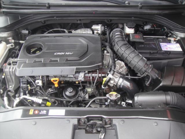 18 Hyundai Elantra 1.6 柴 灰色 超優質省稅節能房車  第4張相片