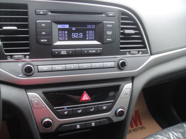 18 Hyundai Elantra 1.6 柴 灰色 超優質省稅節能房車  第9張相片