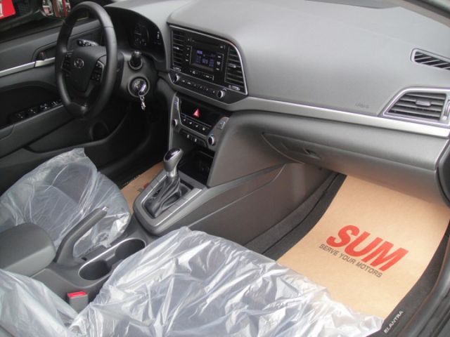 18 Hyundai Elantra 1.6 柴 灰色 超優質省稅節能房車  第17張相片