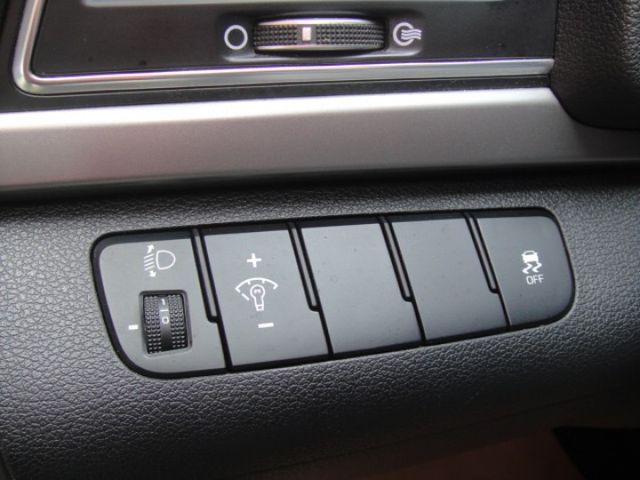 18 Hyundai Elantra 1.6 柴 灰色 超優質省稅節能房車  第18張相片