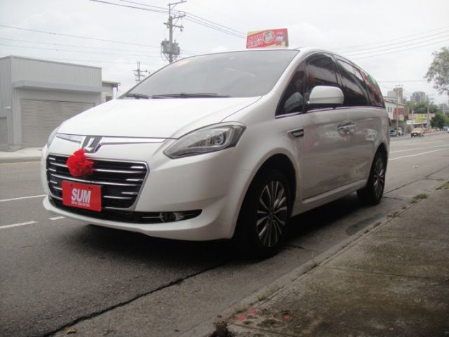 20 M7 2.2t 白 智能影音八人坐~祇跑6.4萬公里.車況極新很美!  第2張相片