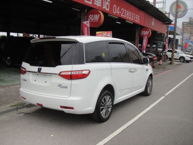 20 M7 2.2t 白 智能影音八人坐~祇跑6.4萬公里.車況極新很美!  第6張相片