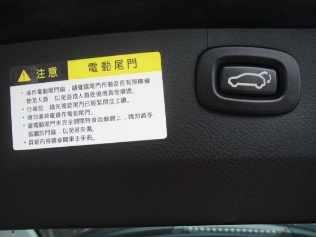 黑/黑 尊爵型~很是新.車況極美!  第17張相片