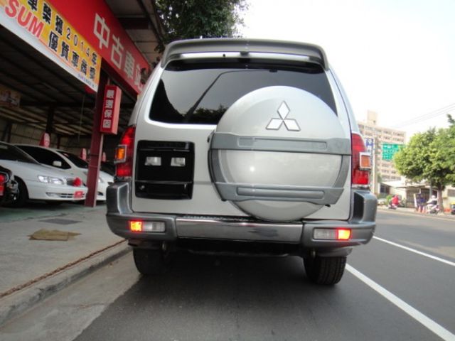 3.5 V6 銀~七人座.僅跑17萬.底盤漂亮乾靜-絕無玩坡潦溪.車極美!  第4張相片