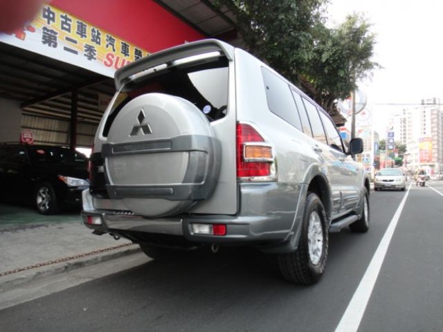 3.5 V6 銀~七人座.僅跑17萬.底盤漂亮乾靜-絕無玩坡潦溪.車極美!  第5張相片