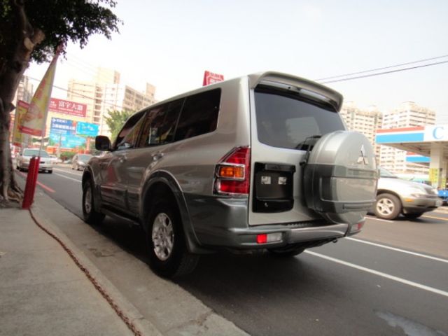 3.5 V6 銀~七人座.僅跑17萬.底盤漂亮乾靜-絕無玩坡潦溪.車極美!  第6張相片
